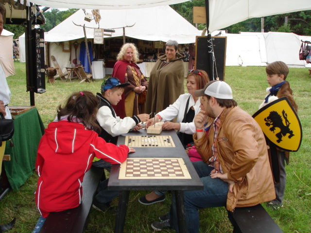 Spieltisch mit Besucher