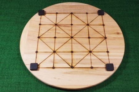 Brettspiel-Alquerque-Bagh-Chal-Brett-mit-Spielsteinen aus Marmor