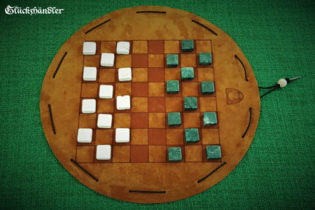 Dame-Spiel aus Leder mit Spielsteinen aus Marmor -grün und beige.