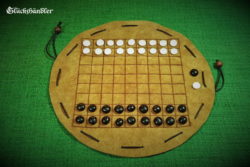 Dai-Hasami-Shogi-Brettspiel-aus-Leder als Beutelspiel-mit-Glassteinen.