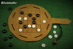 Yote - Brettspiel aus Leder mit Spielsteinen aus Glas