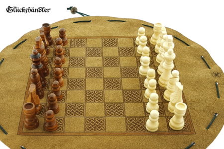 Schachbrett-Keltisch aus Leder Größe d 34cm als Beutelspiel. mit Figuren